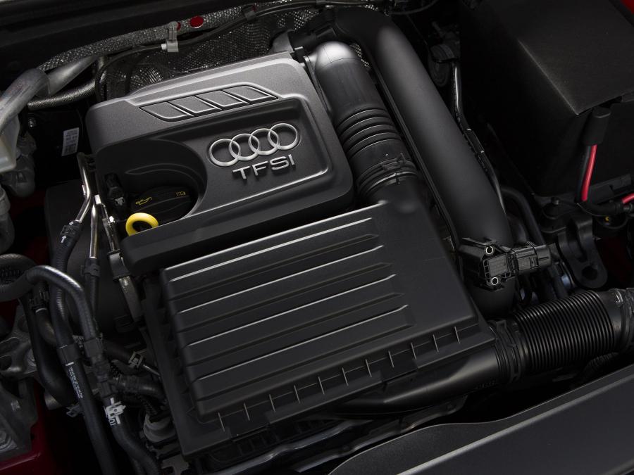 Моторный отсек Audi A3 Sedan 1.4 T (8V) 2013 года  (AU) (фото 10 из 18)